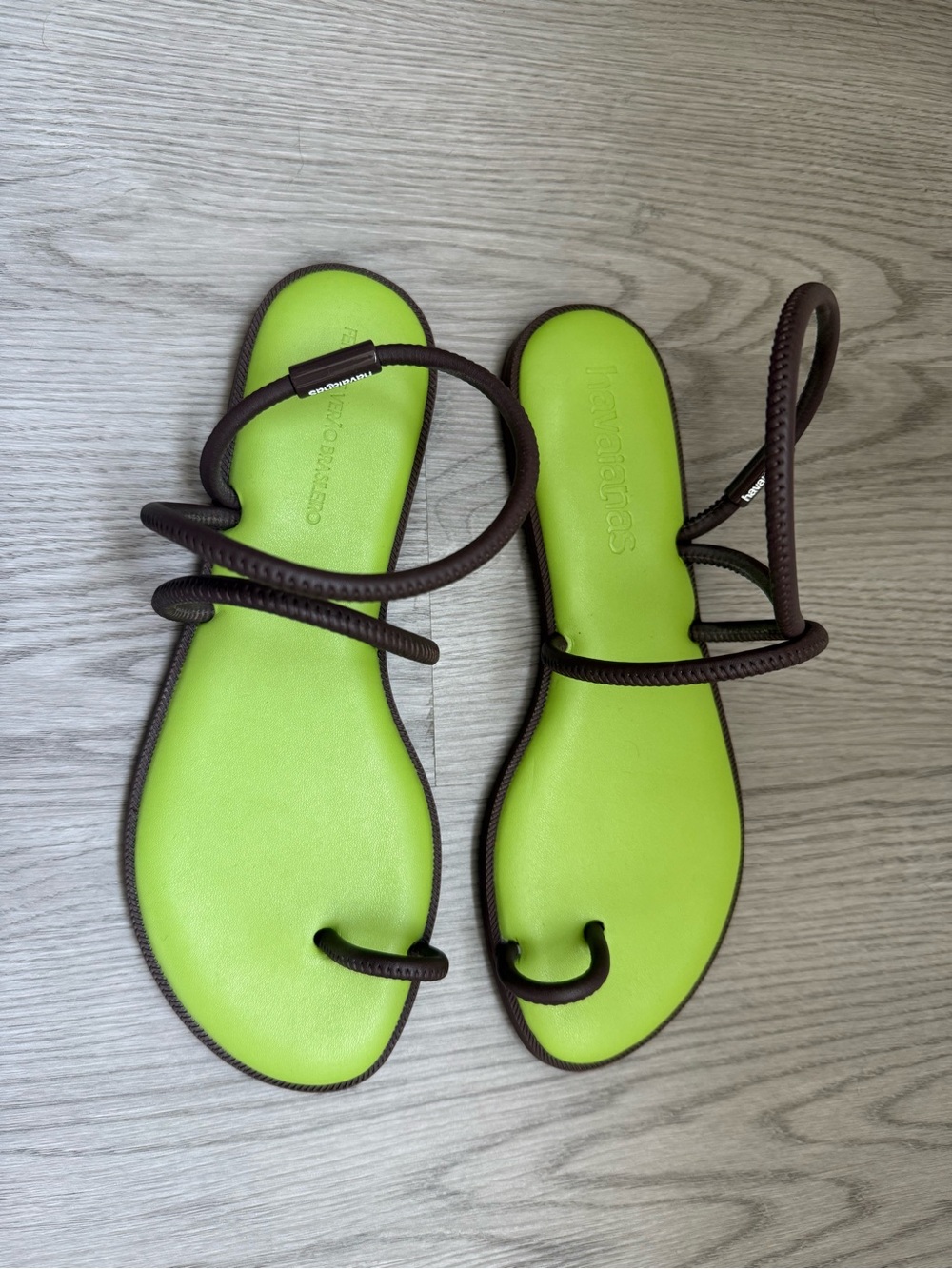 Havaianas Lime Green Footbed Brown Strappy Toe-Ring Sandals - Picture 2 of 4